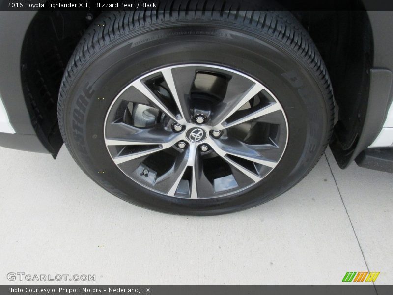Blizzard Pearl / Black 2016 Toyota Highlander XLE