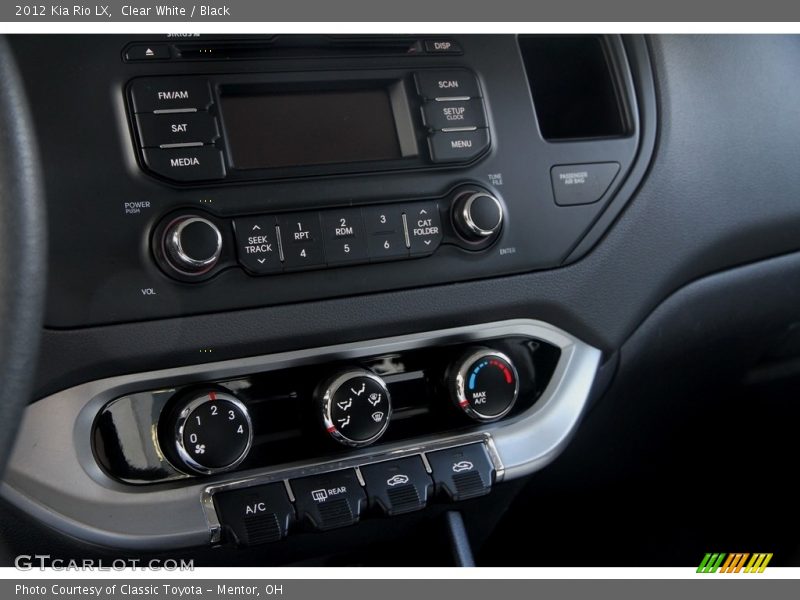 Clear White / Black 2012 Kia Rio LX