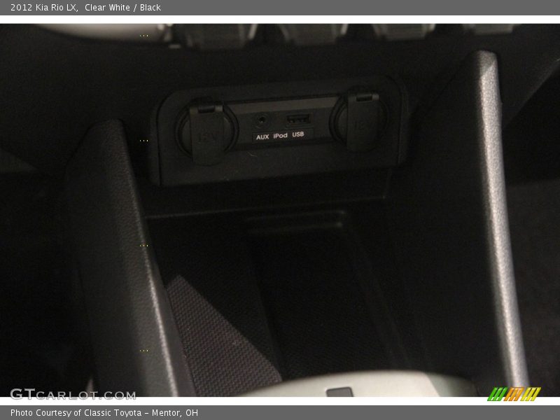 Clear White / Black 2012 Kia Rio LX