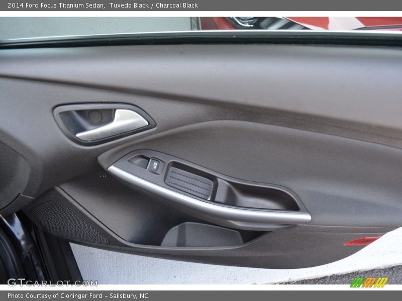 Tuxedo Black / Charcoal Black 2014 Ford Focus Titanium Sedan