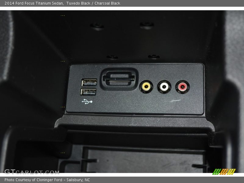 Tuxedo Black / Charcoal Black 2014 Ford Focus Titanium Sedan
