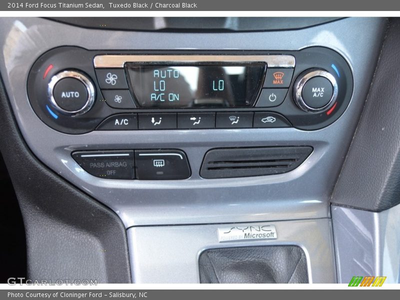 Tuxedo Black / Charcoal Black 2014 Ford Focus Titanium Sedan