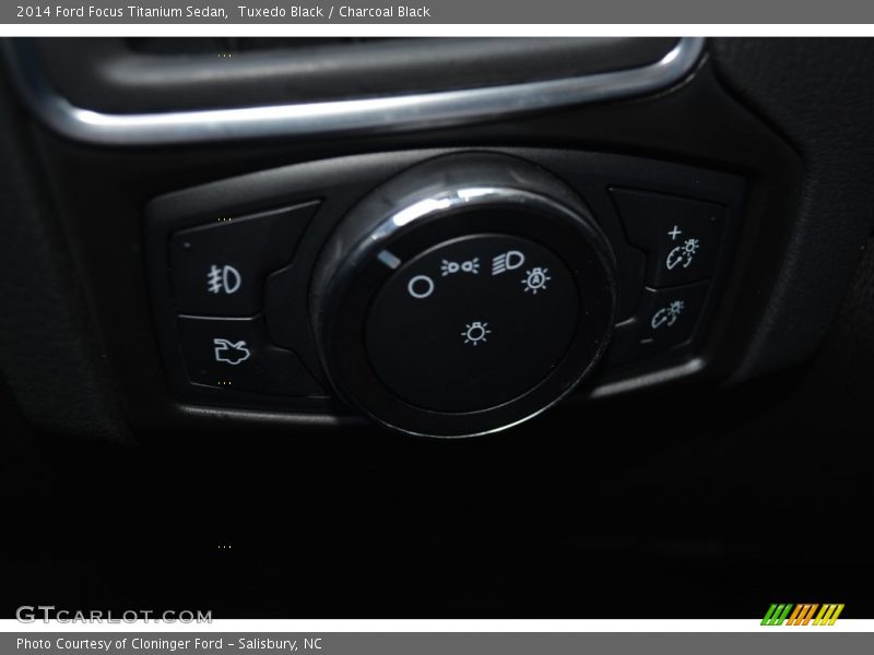 Tuxedo Black / Charcoal Black 2014 Ford Focus Titanium Sedan