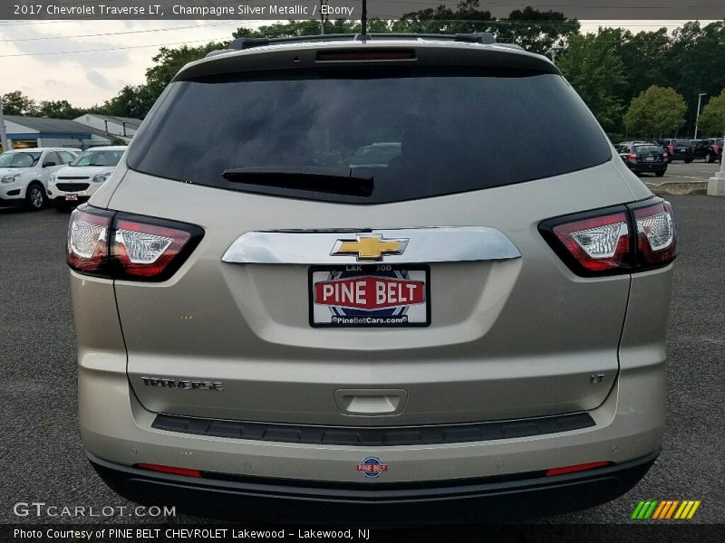 Champagne Silver Metallic / Ebony 2017 Chevrolet Traverse LT