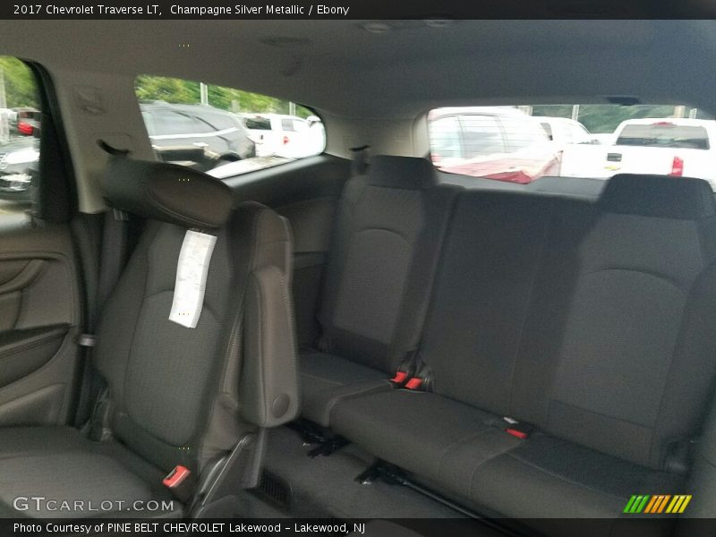 Champagne Silver Metallic / Ebony 2017 Chevrolet Traverse LT