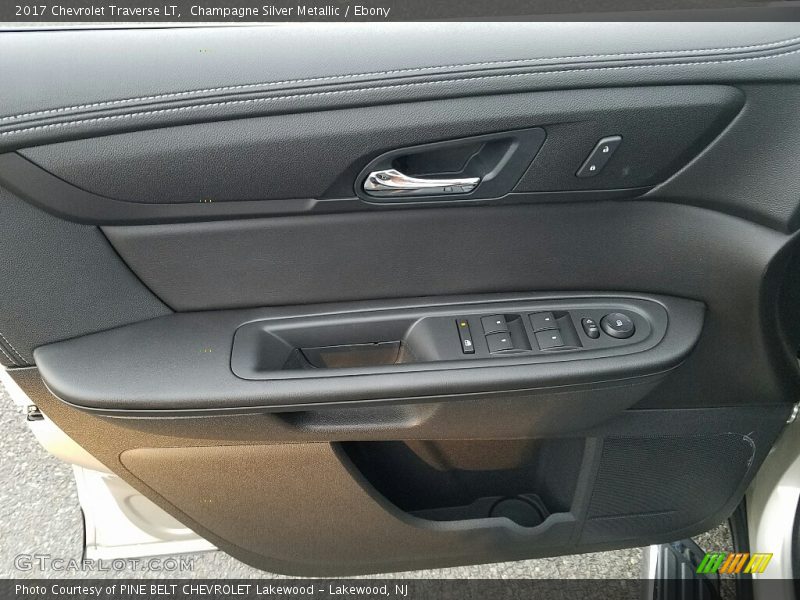 Champagne Silver Metallic / Ebony 2017 Chevrolet Traverse LT