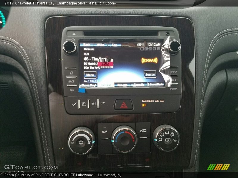 Champagne Silver Metallic / Ebony 2017 Chevrolet Traverse LT