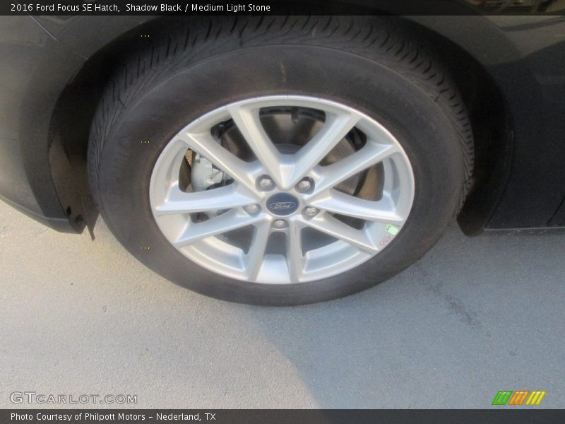Shadow Black / Medium Light Stone 2016 Ford Focus SE Hatch