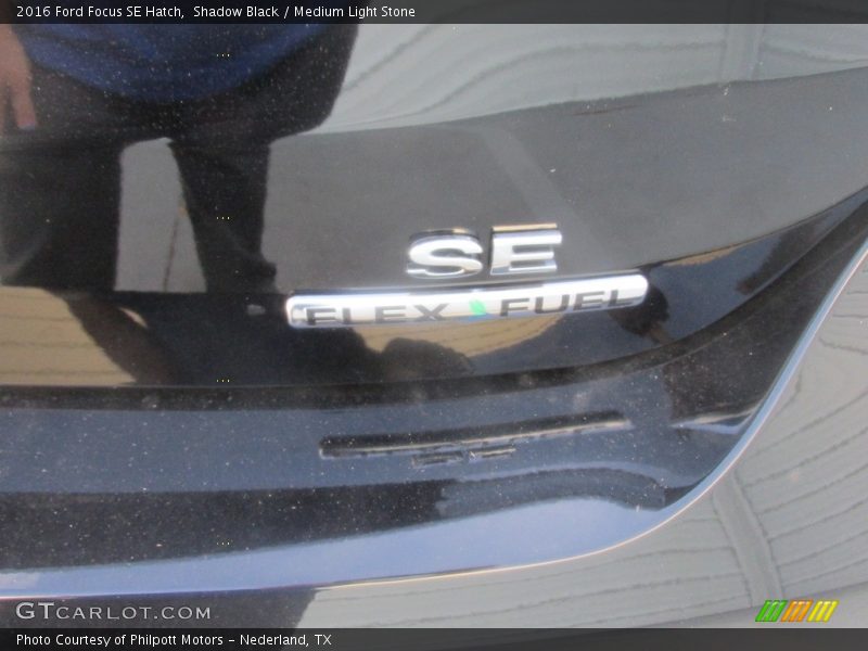 Shadow Black / Medium Light Stone 2016 Ford Focus SE Hatch