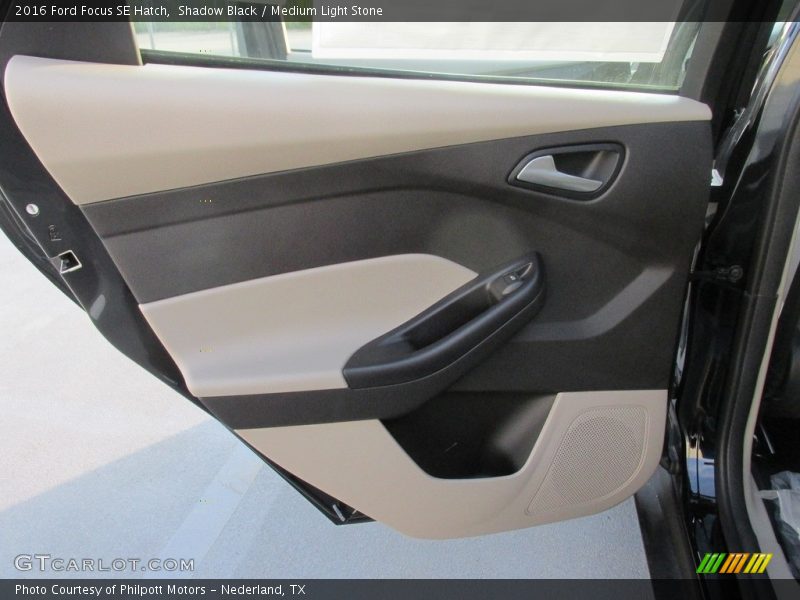 Shadow Black / Medium Light Stone 2016 Ford Focus SE Hatch