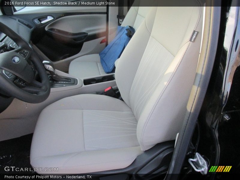 Shadow Black / Medium Light Stone 2016 Ford Focus SE Hatch