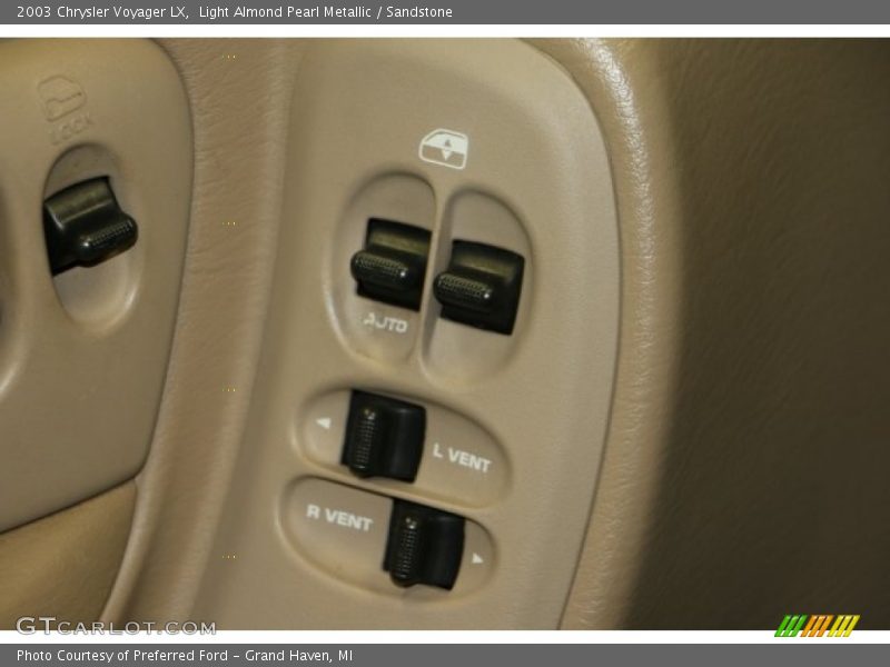 Light Almond Pearl Metallic / Sandstone 2003 Chrysler Voyager LX