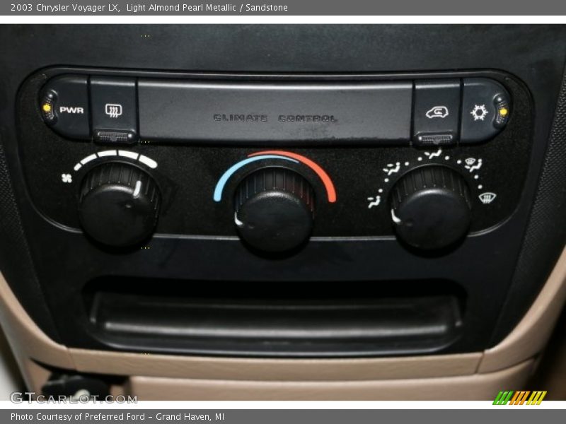 Light Almond Pearl Metallic / Sandstone 2003 Chrysler Voyager LX