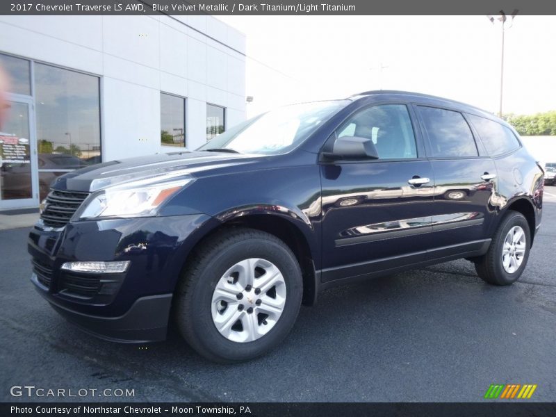 Front 3/4 View of 2017 Traverse LS AWD