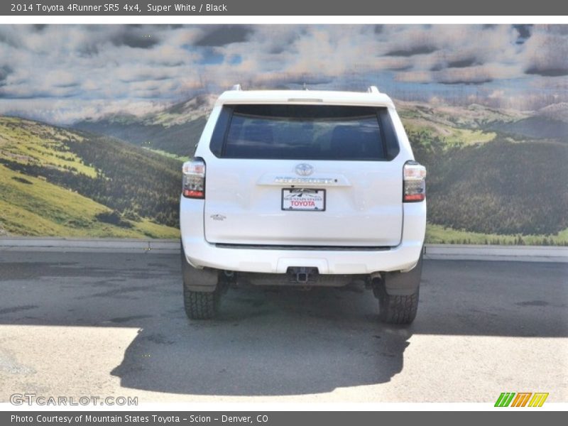 Super White / Black 2014 Toyota 4Runner SR5 4x4