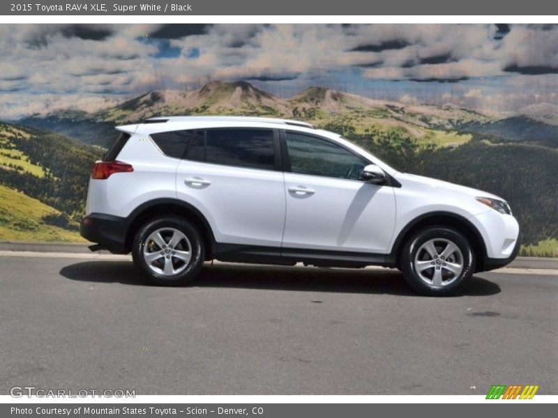 Super White / Black 2015 Toyota RAV4 XLE