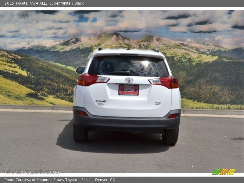 Super White / Black 2015 Toyota RAV4 XLE