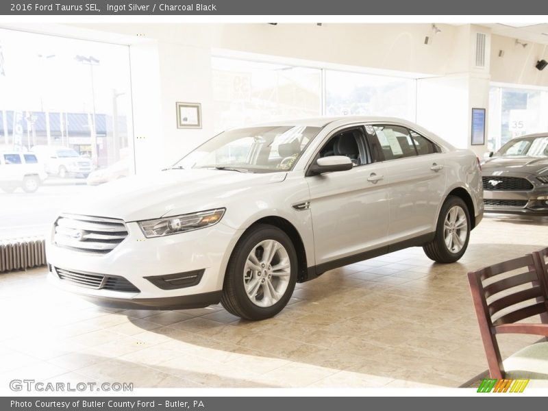 Ingot Silver / Charcoal Black 2016 Ford Taurus SEL