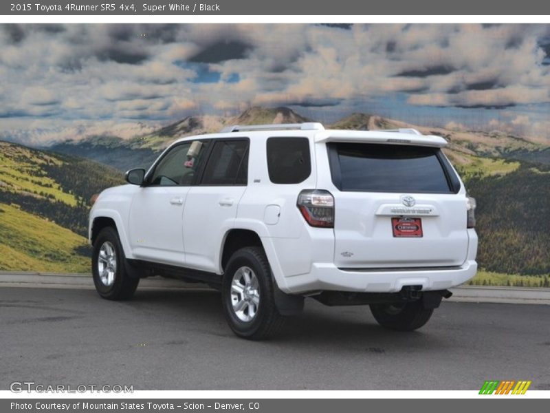 Super White / Black 2015 Toyota 4Runner SR5 4x4