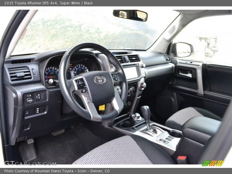 Super White / Black 2015 Toyota 4Runner SR5 4x4