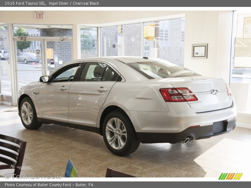 Ingot Silver / Charcoal Black 2016 Ford Taurus SEL