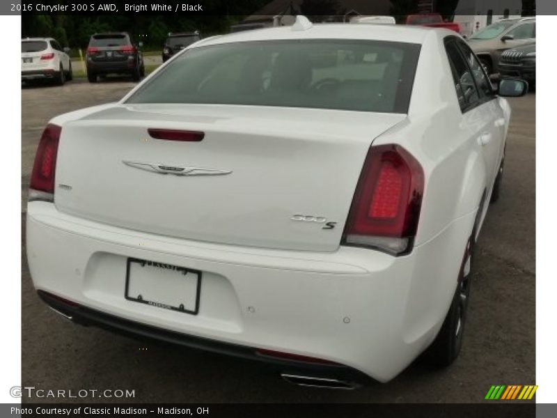 Bright White / Black 2016 Chrysler 300 S AWD