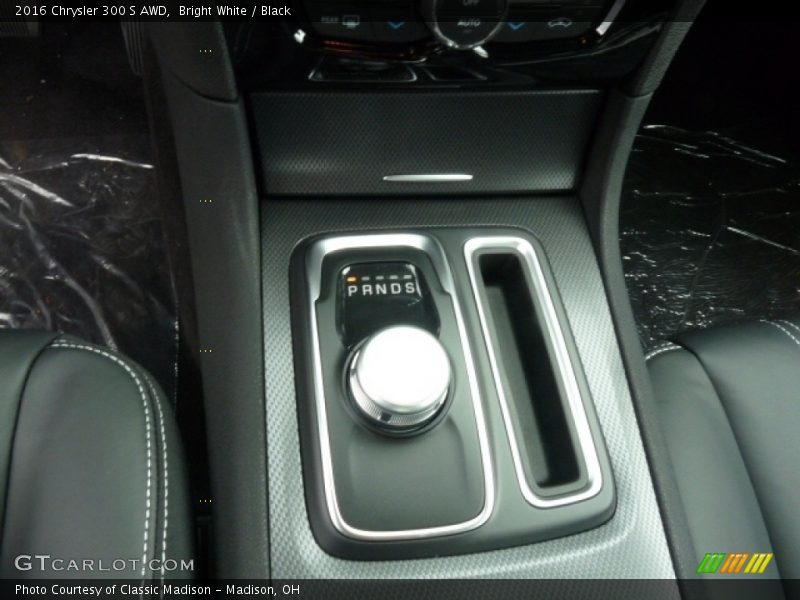 Bright White / Black 2016 Chrysler 300 S AWD
