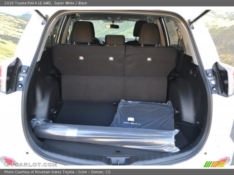 Super White / Black 2016 Toyota RAV4 LE AWD