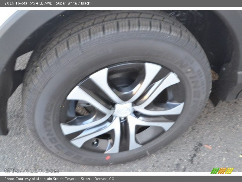 Super White / Black 2016 Toyota RAV4 LE AWD