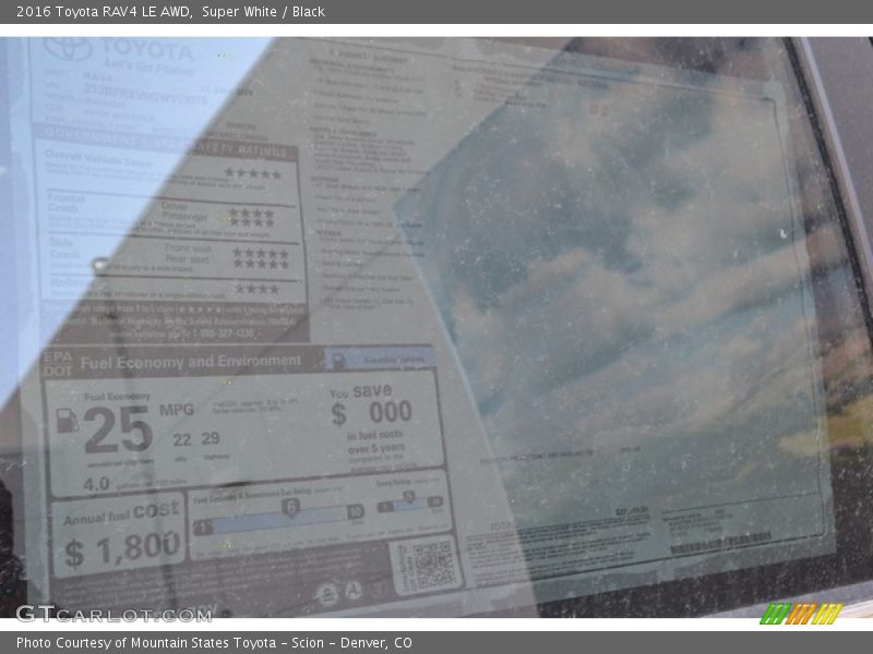 Super White / Black 2016 Toyota RAV4 LE AWD