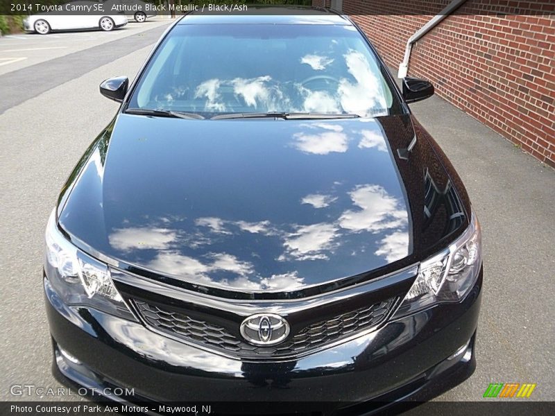 Attitude Black Metallic / Black/Ash 2014 Toyota Camry SE