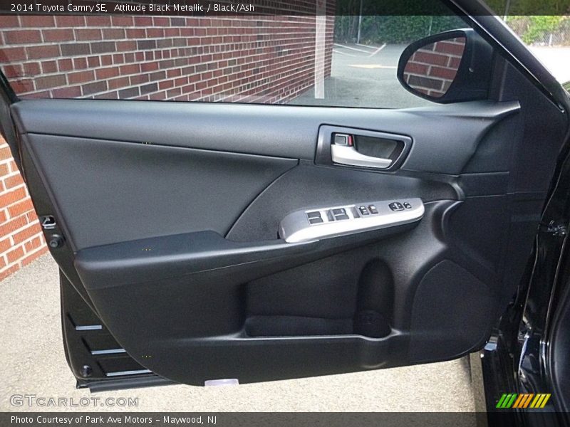 Attitude Black Metallic / Black/Ash 2014 Toyota Camry SE