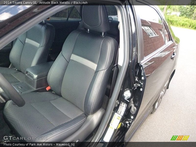 Attitude Black Metallic / Black/Ash 2014 Toyota Camry SE