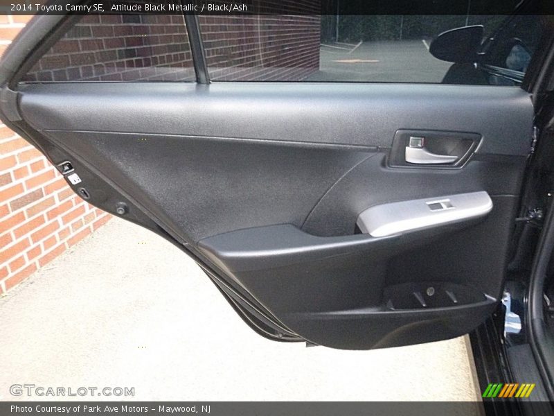 Attitude Black Metallic / Black/Ash 2014 Toyota Camry SE