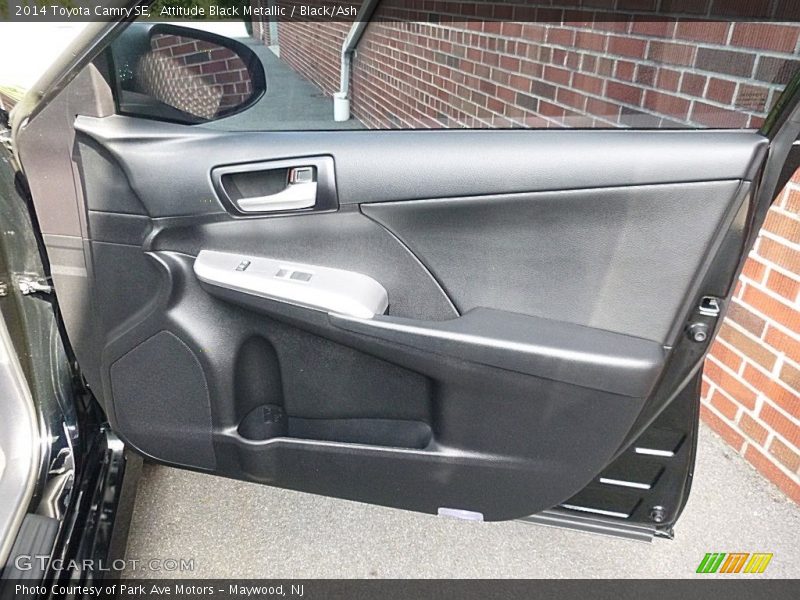 Attitude Black Metallic / Black/Ash 2014 Toyota Camry SE