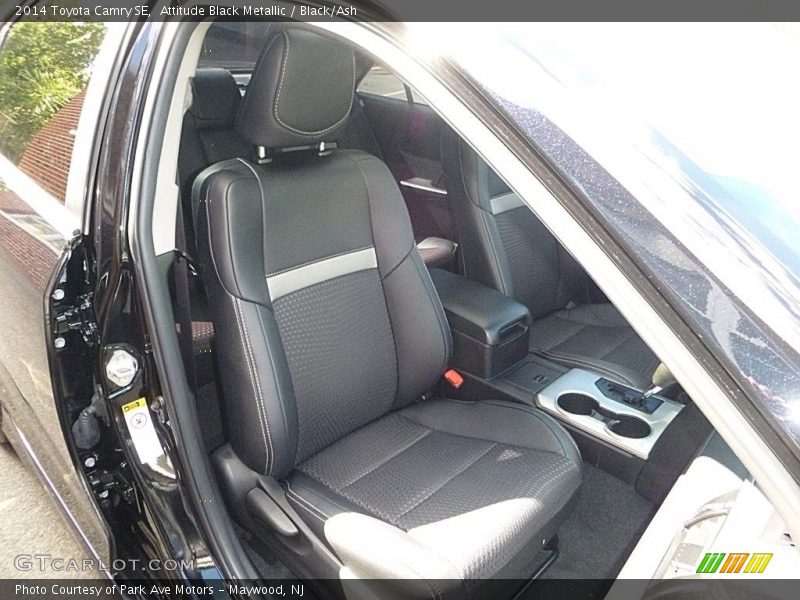 Attitude Black Metallic / Black/Ash 2014 Toyota Camry SE