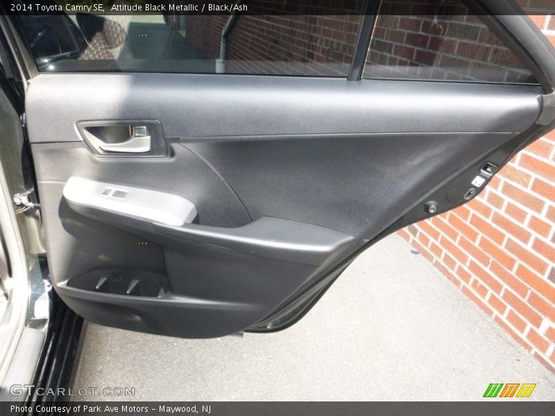 Attitude Black Metallic / Black/Ash 2014 Toyota Camry SE