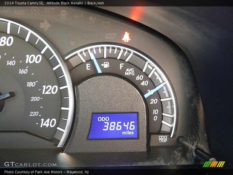 Attitude Black Metallic / Black/Ash 2014 Toyota Camry SE