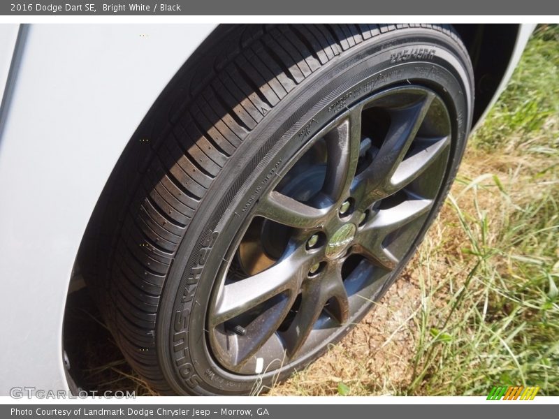 Bright White / Black 2016 Dodge Dart SE