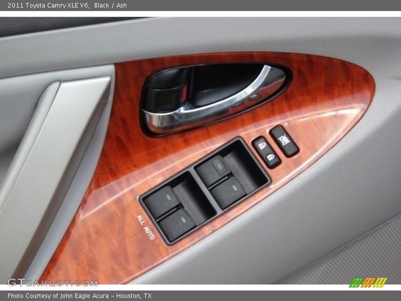 Black / Ash 2011 Toyota Camry XLE V6