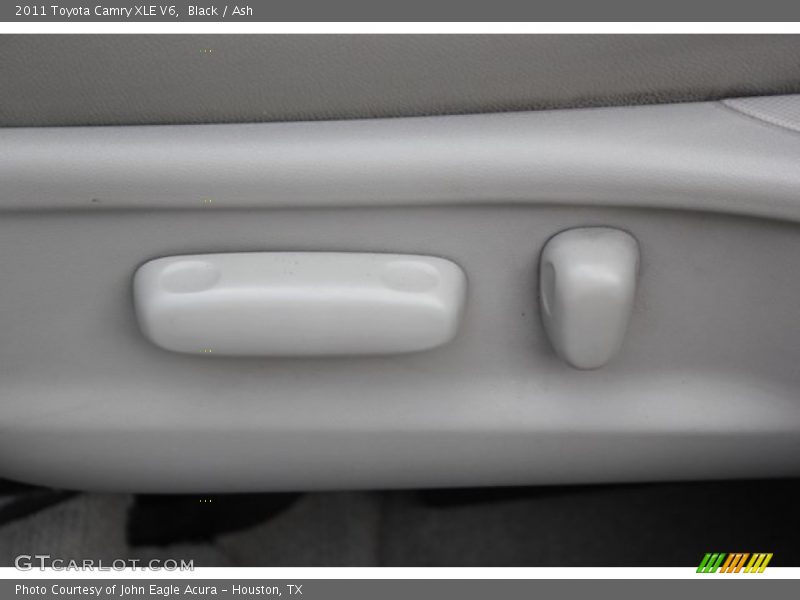 Black / Ash 2011 Toyota Camry XLE V6