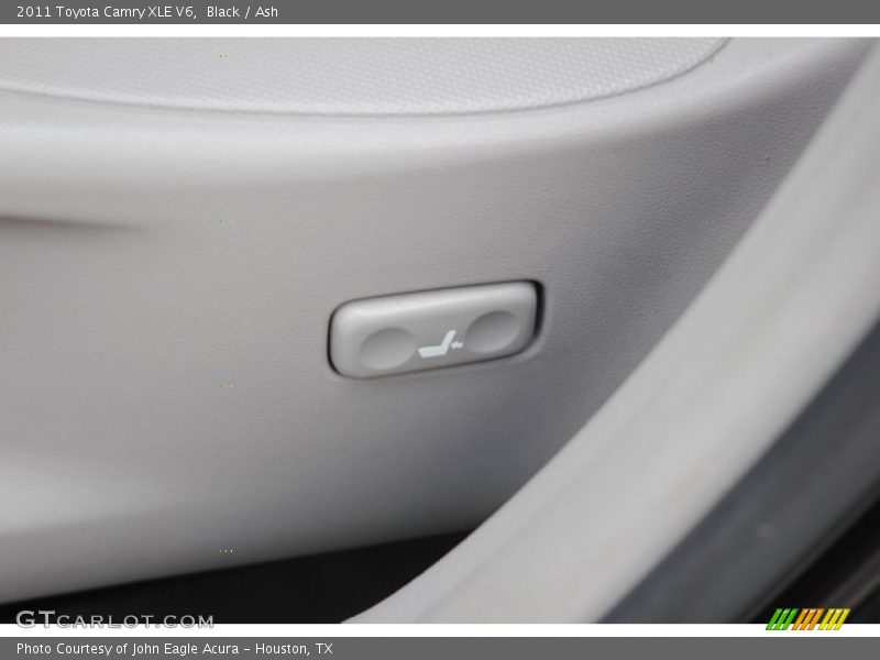 Black / Ash 2011 Toyota Camry XLE V6
