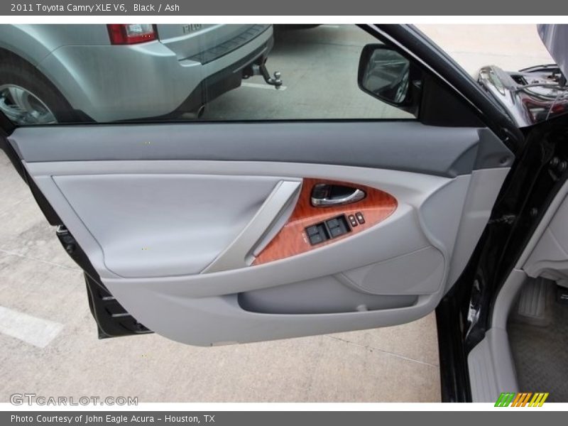 Black / Ash 2011 Toyota Camry XLE V6