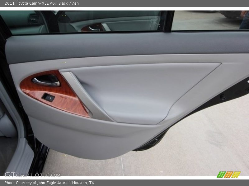 Black / Ash 2011 Toyota Camry XLE V6
