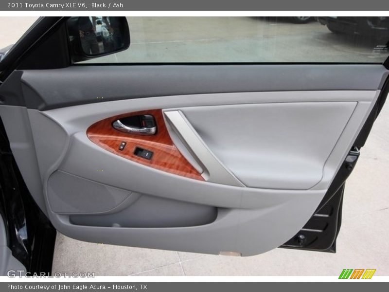 Black / Ash 2011 Toyota Camry XLE V6