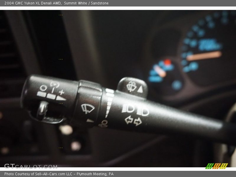 Summit White / Sandstone 2004 GMC Yukon XL Denali AWD