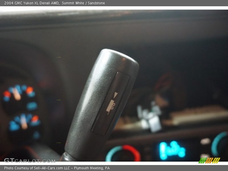 Summit White / Sandstone 2004 GMC Yukon XL Denali AWD