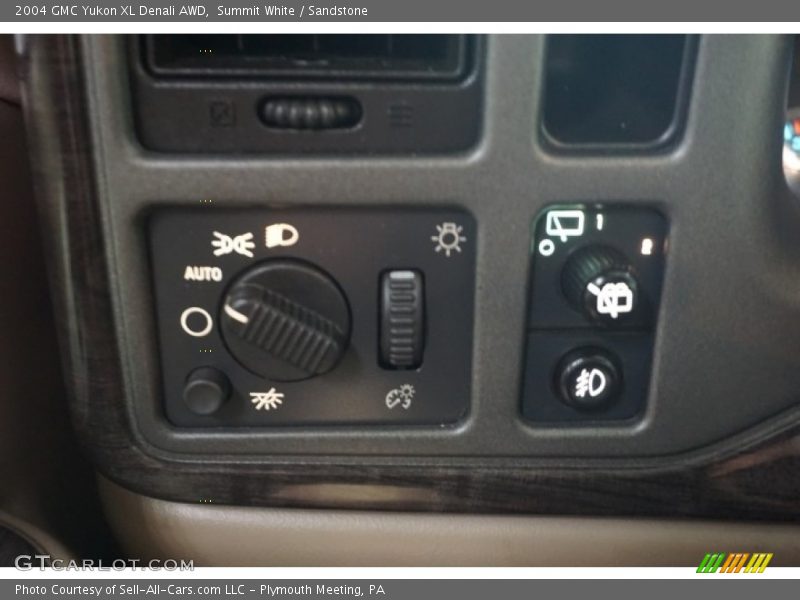 Summit White / Sandstone 2004 GMC Yukon XL Denali AWD