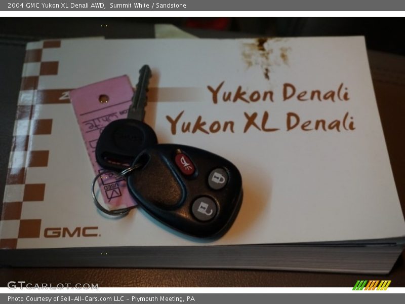 Summit White / Sandstone 2004 GMC Yukon XL Denali AWD