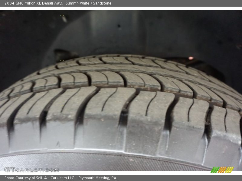 Summit White / Sandstone 2004 GMC Yukon XL Denali AWD
